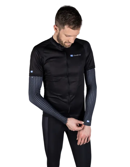 The model is 186 cm  and is wearing a size M