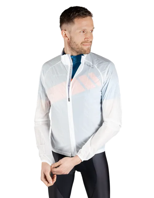 The model is 186 cm  and is wearing a size 7