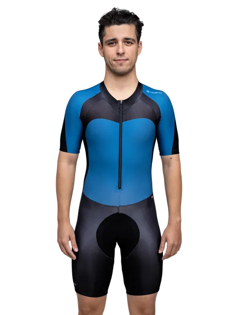 The model is 173 cm  and is wearing a size 6