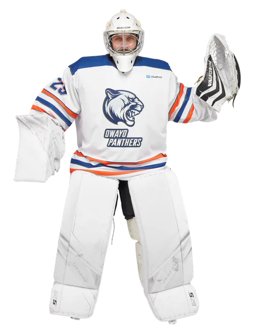 The model is 175 cm  and is wearing a size Goalie-XL