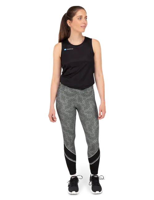The model is 165 cm  and is wearing a size S2